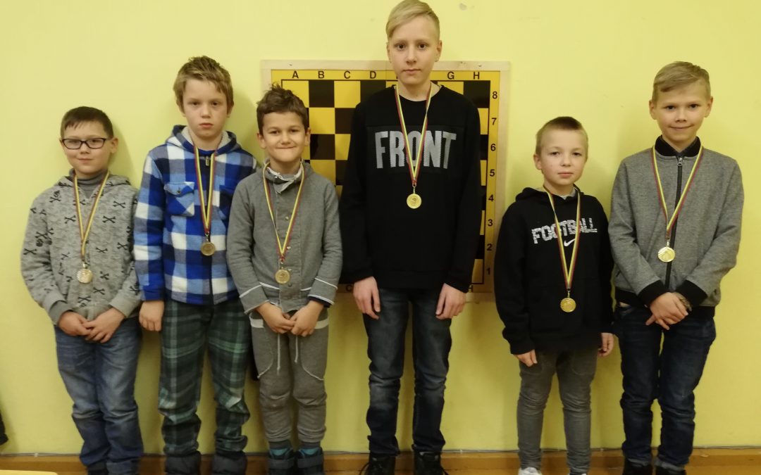 Mokyklos komanda – šachmatų pirmenybių antros vietos laimėtojai